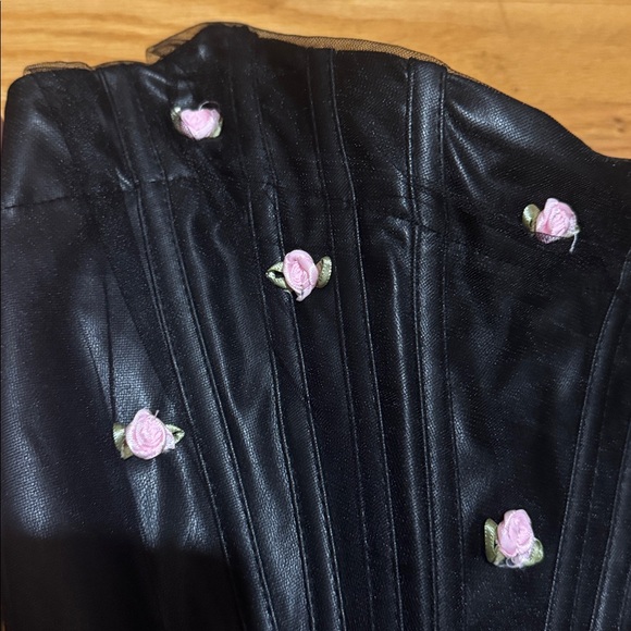 Windsor| ‘Trend Alert’ Faux Leather Corset - Picture 7 of 8